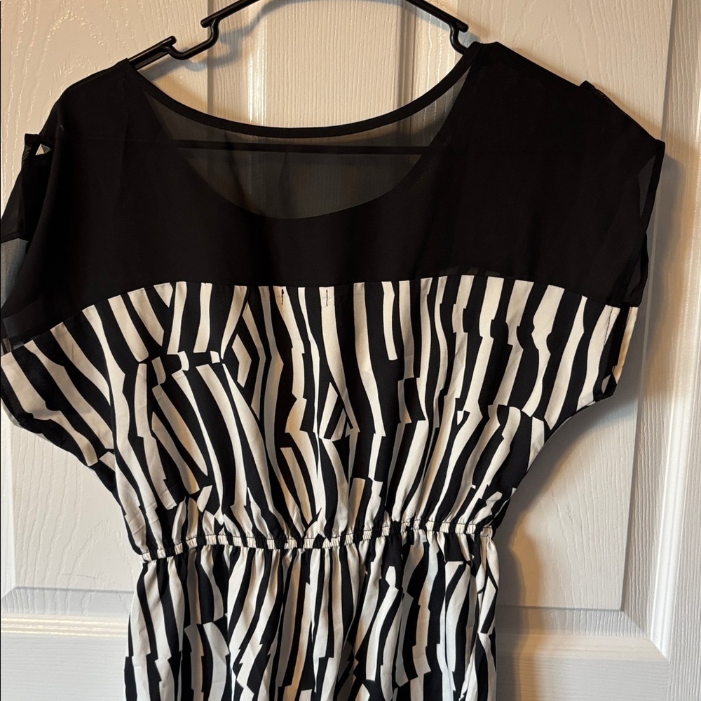 Black & White Dress - Picture 7 of 8